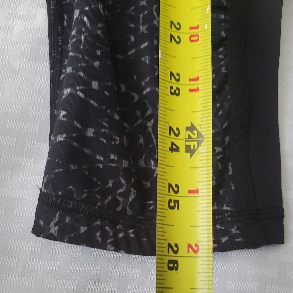 Lululemon SoulCycle Black Short Leggings Sz 8 - Picture 3 of 10